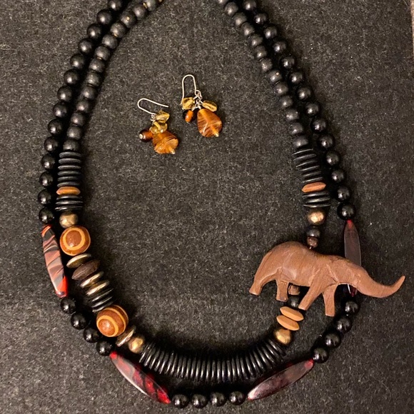 Two wooden pendant and beads statement necklaces with matching earrings - Picture 3 of 9